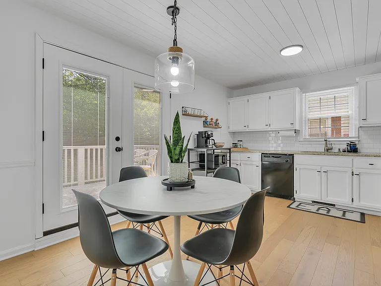 213 Landwood Ave — Photo 8