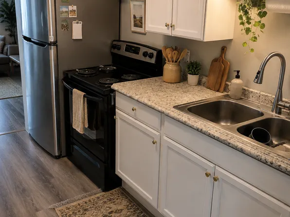 60 Pulaski St #1, Ware, MA 01082
