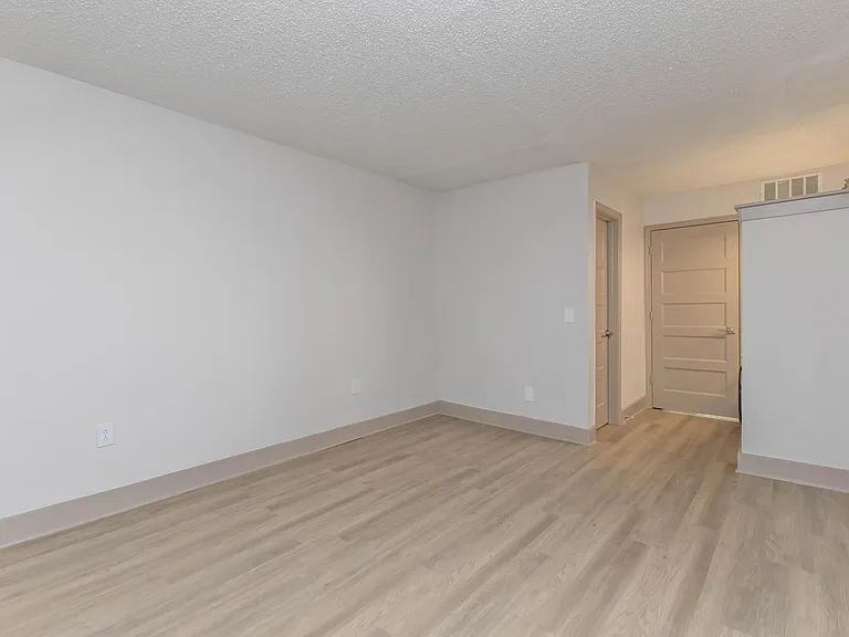 Sunrise Apartments — Photo 12