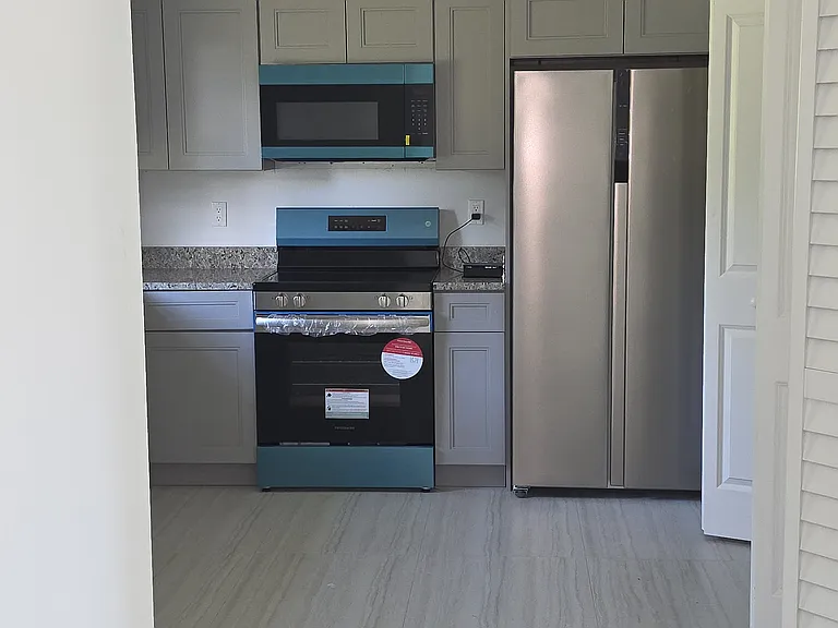 5015 Sanibel Ave #A — Photo 2