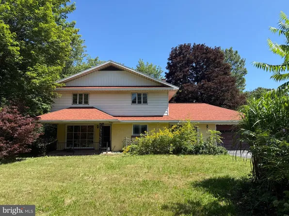 210 E Olive St, Snow Shoe, PA 16874