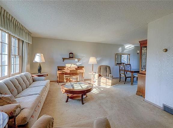 5th image of 8921 Grandview Dr