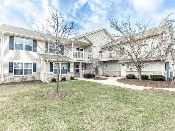 1721 State STREET #D42, Union Grove, WI 53182