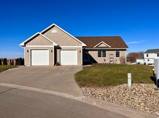 904 Sunset Cir, Traer, IA 50675