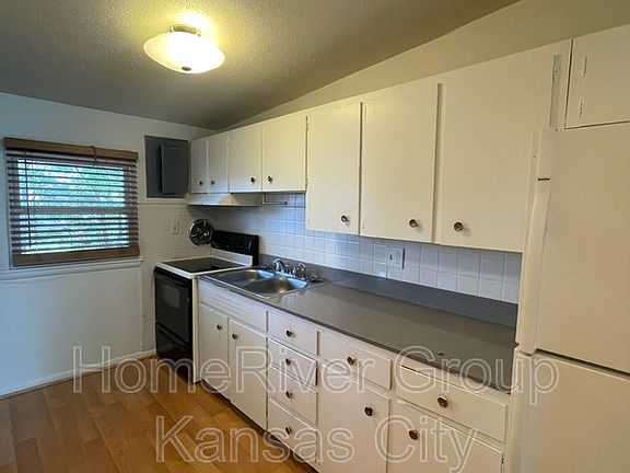 5th image of 529 Brown Circle Dr APT D