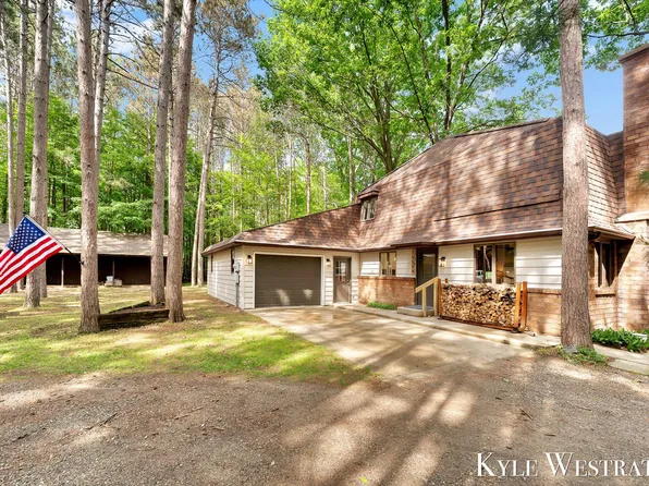 15594 Ritchie Ave NE, Cedar Springs, MI 49319