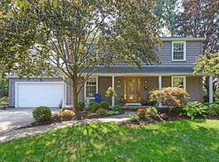 628 Debbington Dr, Bay Village, OH
