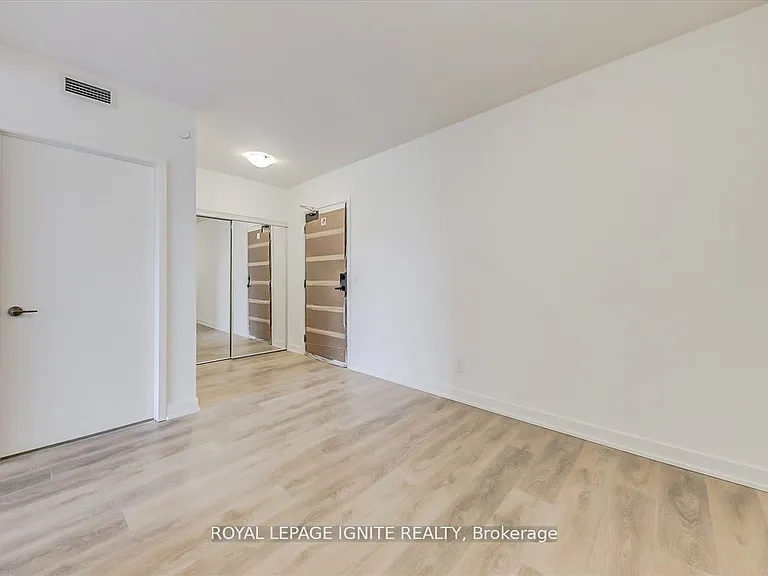 2033 Kennedy Rd #315 — Photo 7