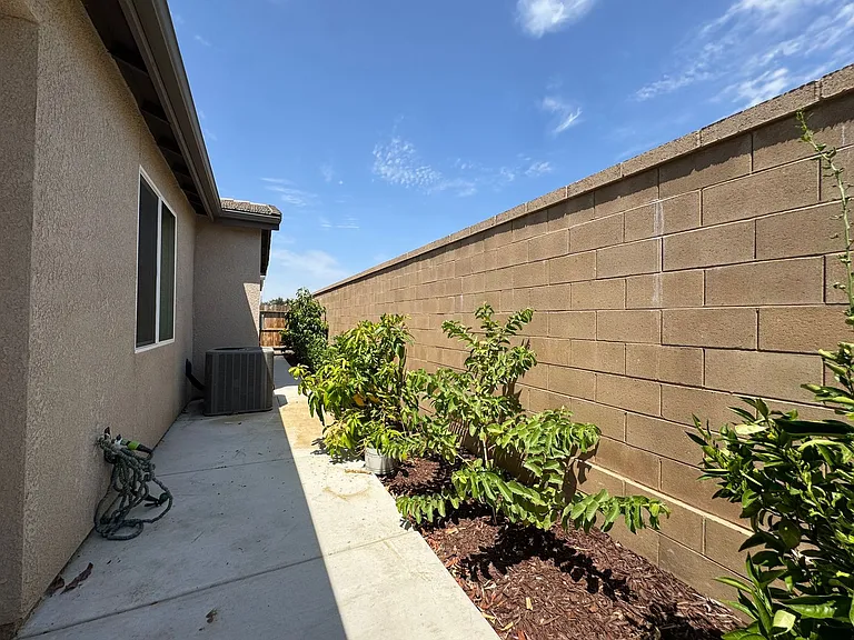 1267 Las Rosas Ave — Photo 22