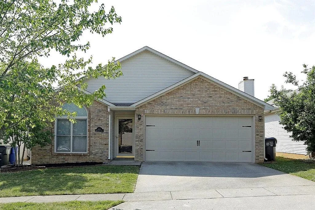 3 bed, 1276 sqft, $1,850 — Photo 1