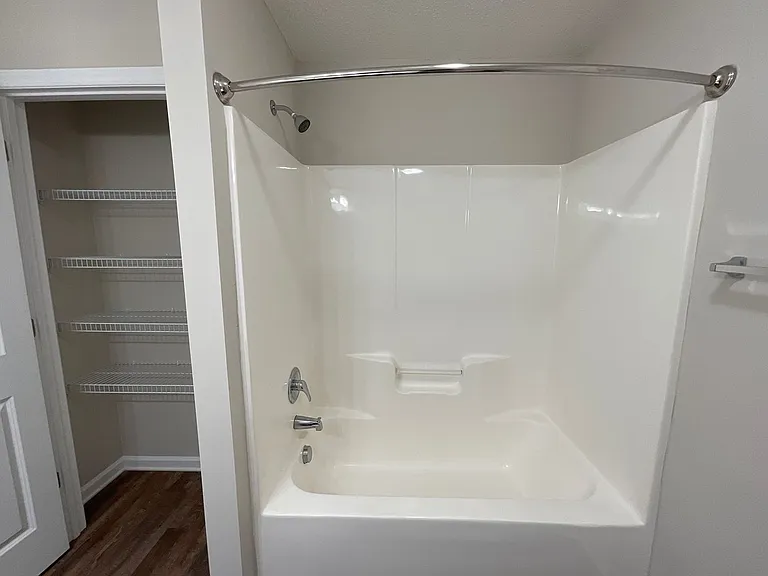 Meridian Park Apartments — Photo 248