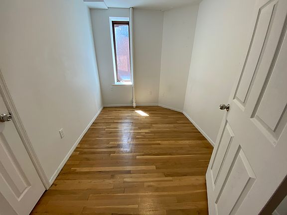 3rd image of 135 W 10th St APT 3