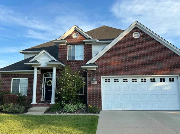 35148 Newport Dr, New Baltimore, MI 48047