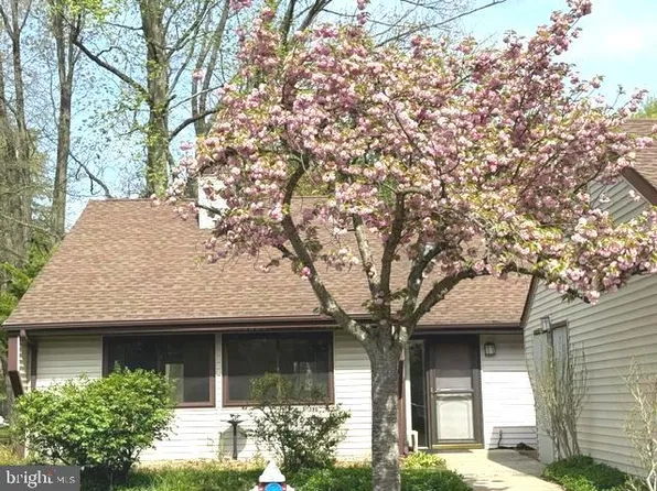 30 E Bluebell Ln, Mount Laurel, NJ 08054