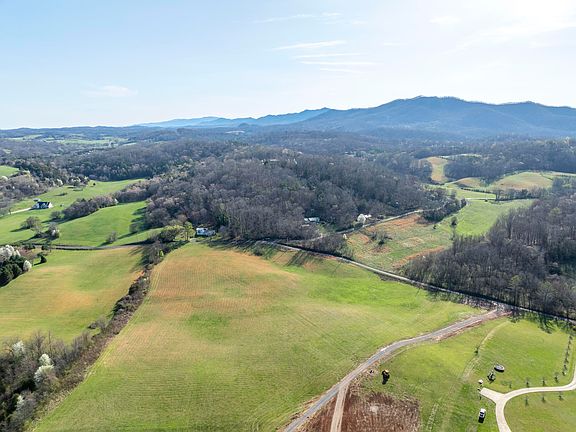 5th image of 5 Bluff Rd