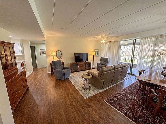 4th image of 614 Loveville Rd APT D2f