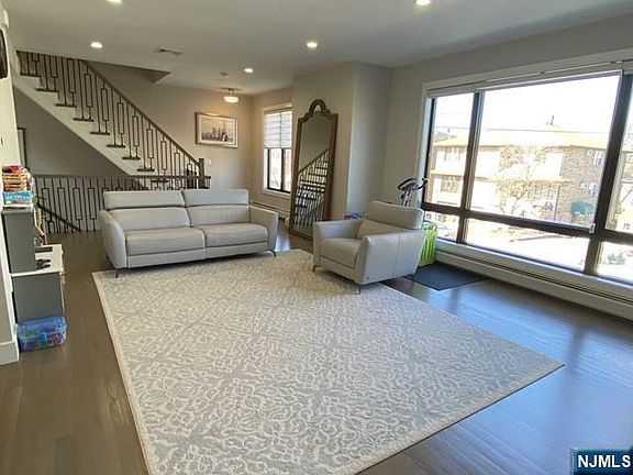 4th image of 78 W Edsall Blvd Floor 2