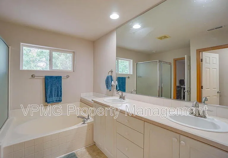 17301 SE 24th St — Photo 31