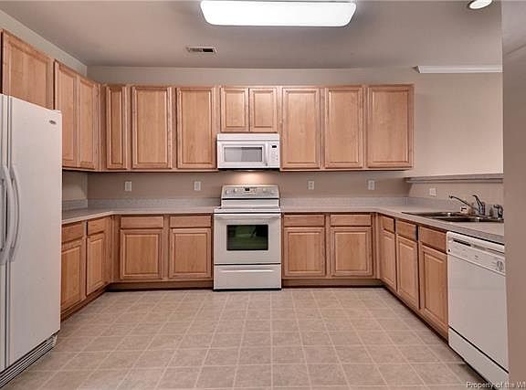 4th image of 4453 Eaglebrook Dr #0