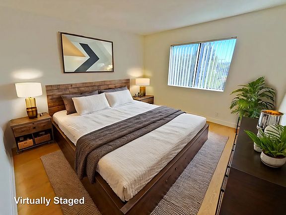 4th image of 1321 N Vista St #205