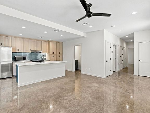 2nd image of 411 W San Antonio St #501
