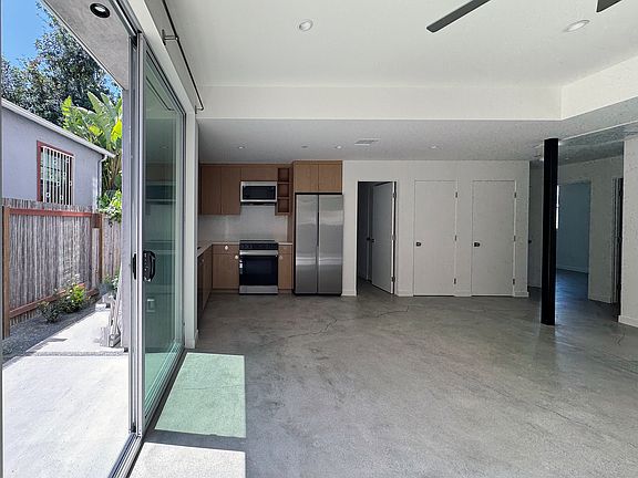 5th image of 2512 Silver Lake Blvd #1/4