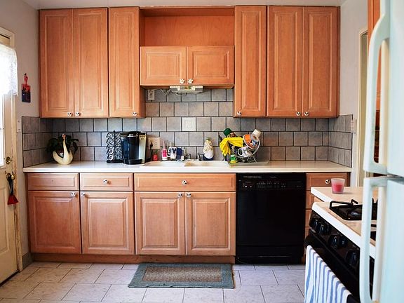 2nd image of 419 Chesterton Ave