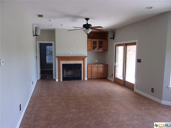 5th image of 411 Dewberry Ln