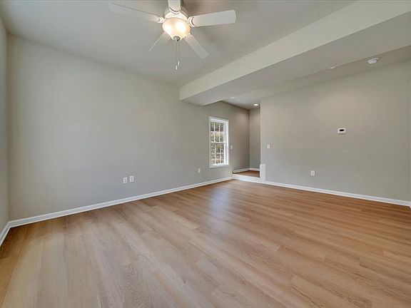5th image of 332 Woodside Dr