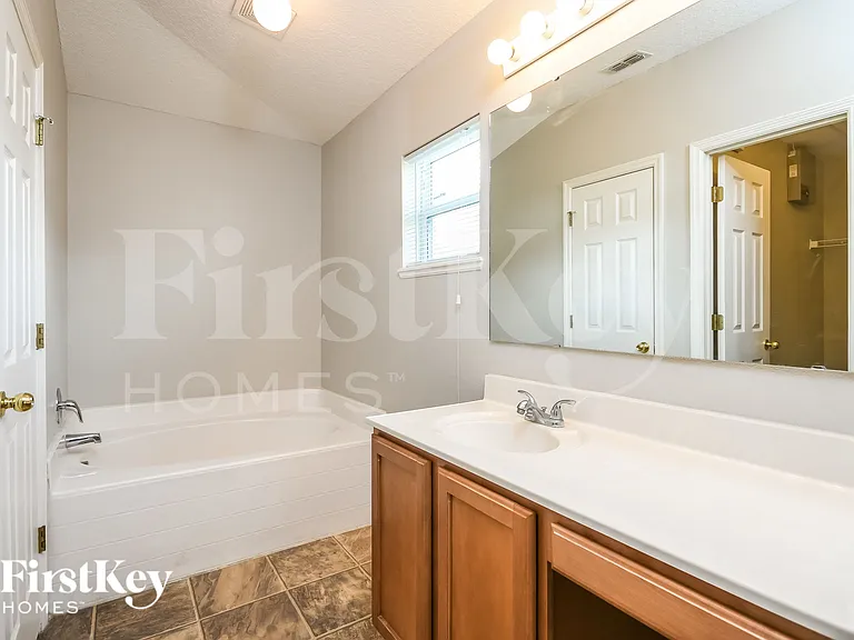 926 Killarney Ln — Photo 11