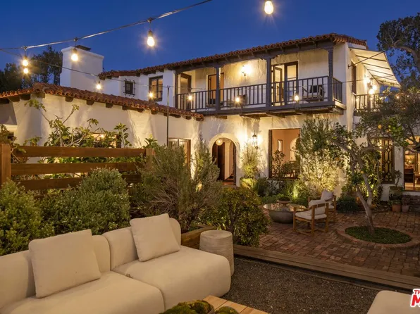 216 Notteargenta Rd, Pacific Palisades, CA 90272