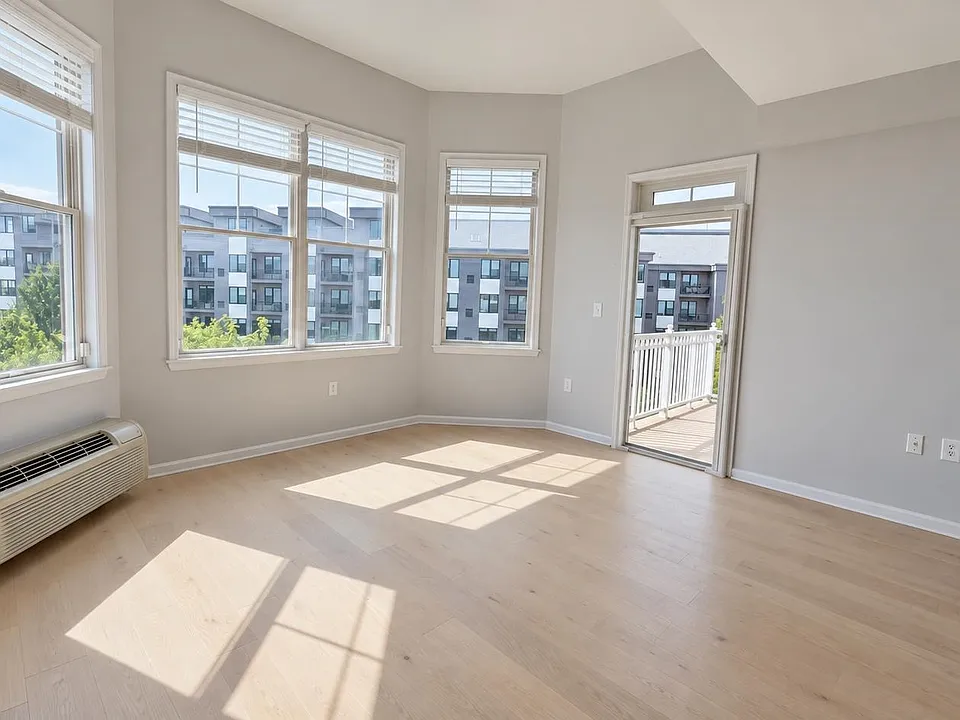4 Constellation Pl #407