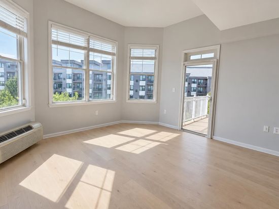 4 Constellation Pl APT 407, Jersey City, NJ 07305