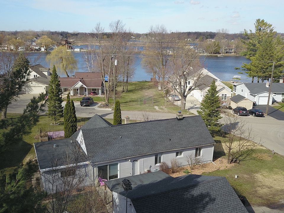 1st image of 1901 Lakesview Dr