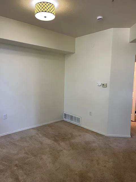 2 bed, 1250 sqft, $1,900 — Photo 4