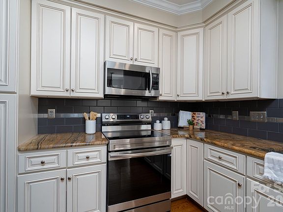 4th image of 16018 Stonemont Rd