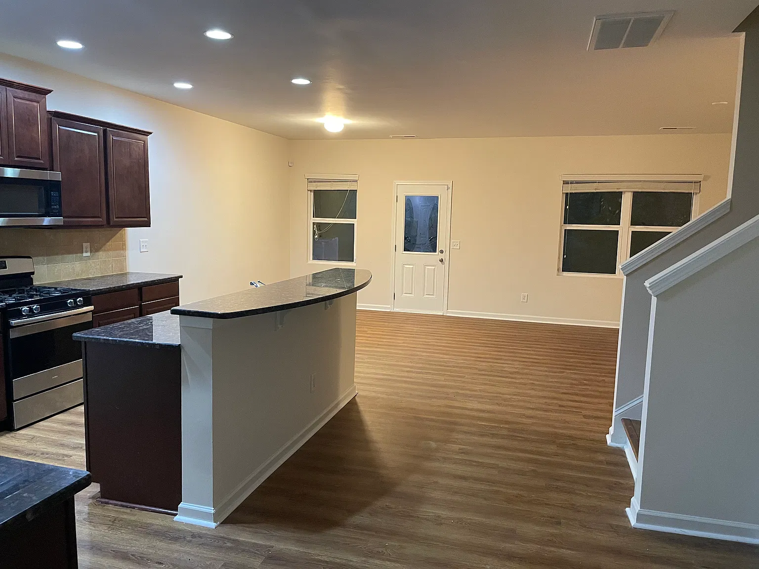 4 bed, 2.5 bath, 2682 sqft, $2,430 — Photo 4