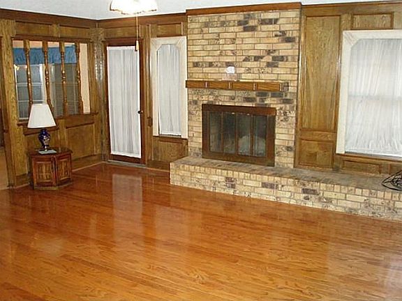 3rd image of 320 Stratford Dr