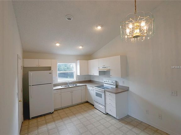 3rd image of 5203 Roble Grove Ct