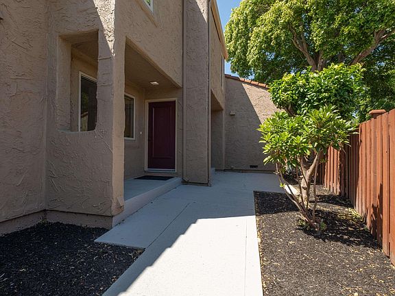 3rd image of 31 Campo Verde Cir