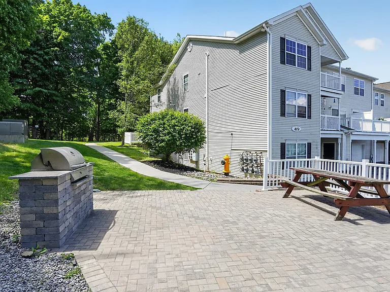 Introducing Eagle Rock Apartments, where comfort meets convenience. Enjoy the spacious outdoor area, perfect for relaxation and gatherings. Explore affordable living in a serene setting just moments from local amenities. Schedule your tour today!
