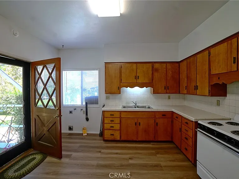 3750 Taft St — Photo 8
