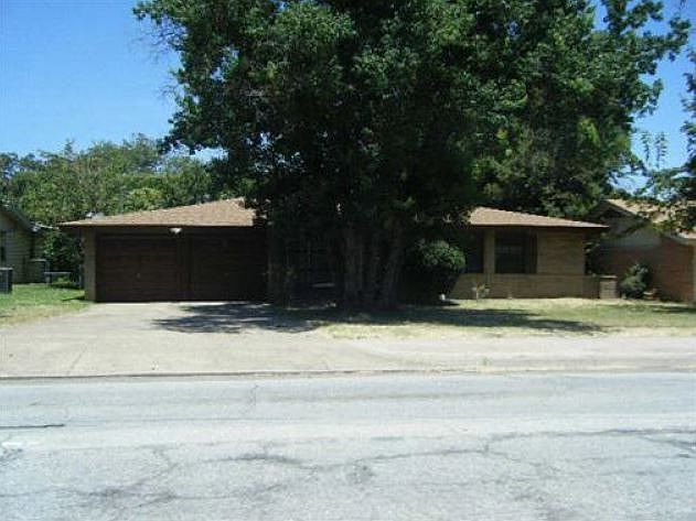 1st image of 2105 E Park Row Dr