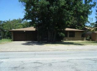 2105 E Park Row Dr, Arlington, TX 76010
