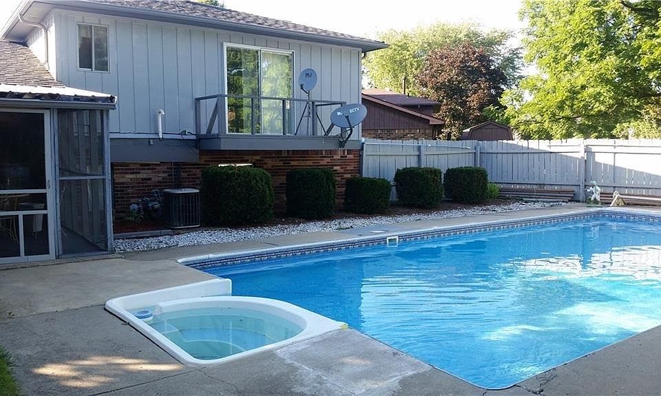 2nd image of 17 Whitewood Ct