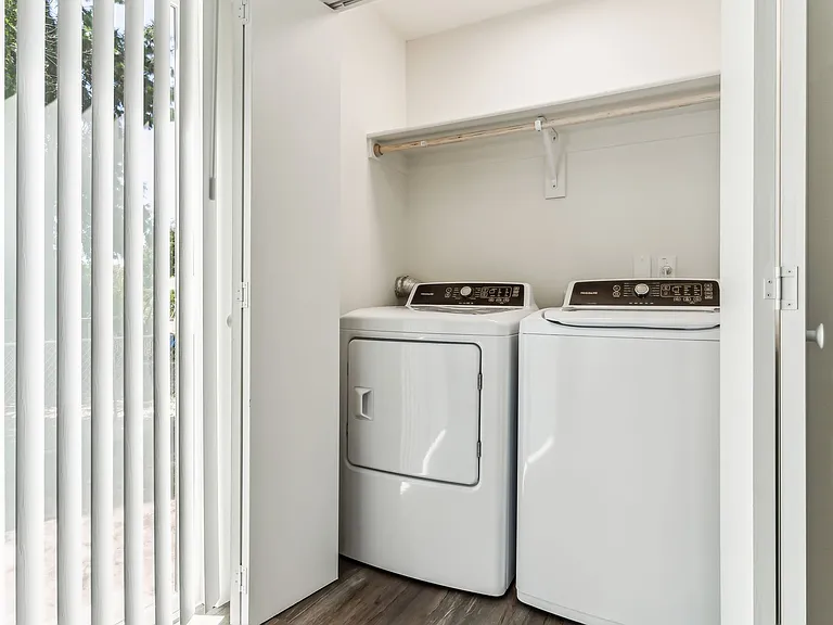 Midland Apartments — Photo 8