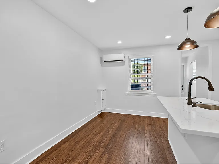 3344 Clay Pl NE — Photo 2