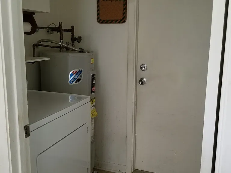 4248 Drummond Ave — Photo 5