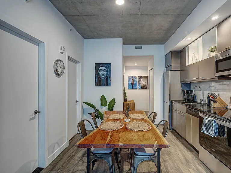 105 Richards St — Photo 9
