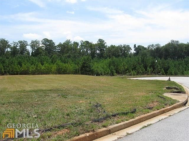 2nd image of 847 Crescent Ln
